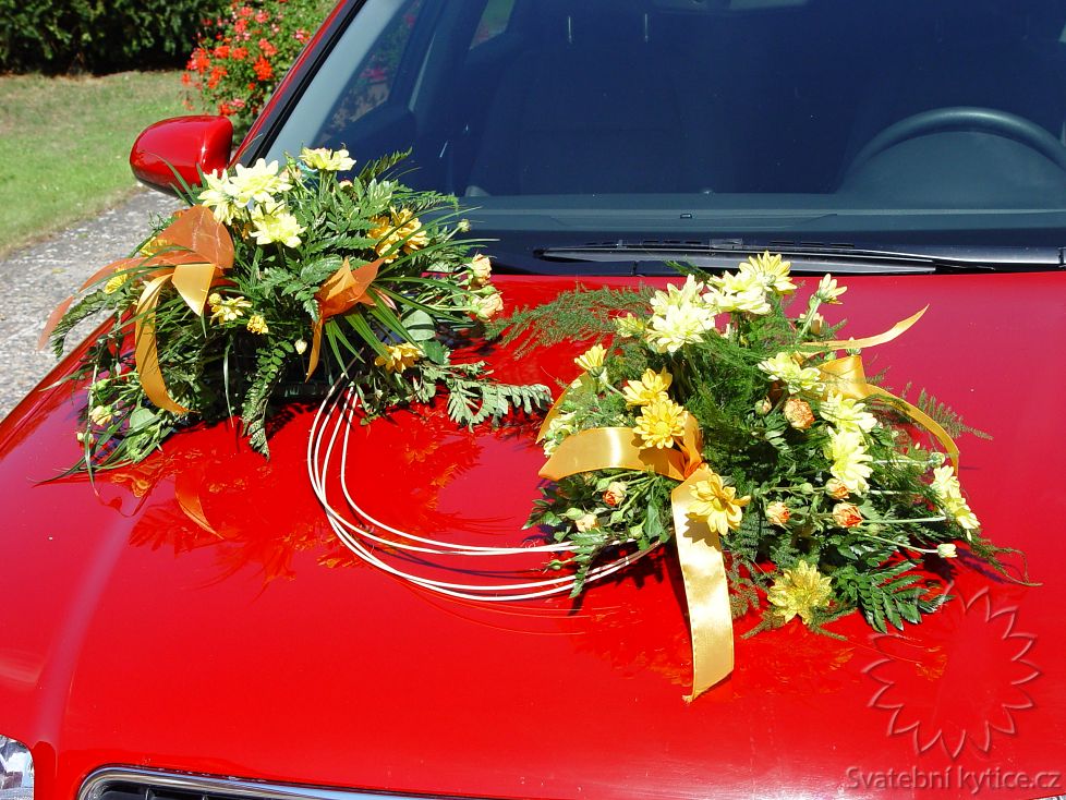 Decoration for the wedding car