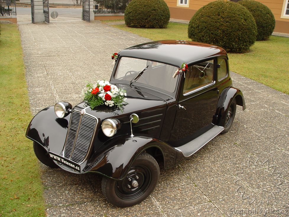 Decoration for the wedding car