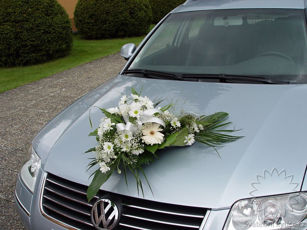 Decoration for the wedding car