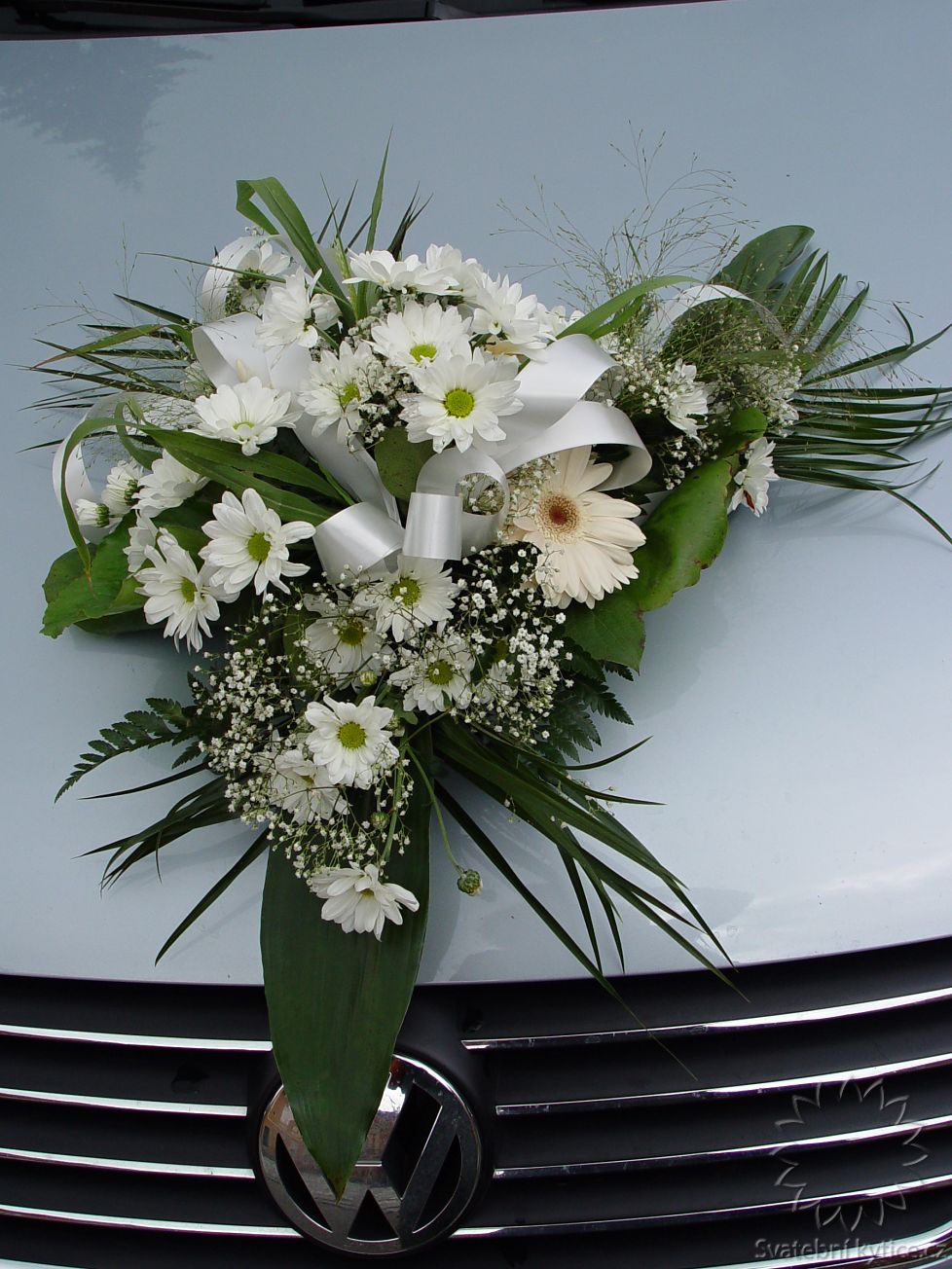 Decoration for the wedding car