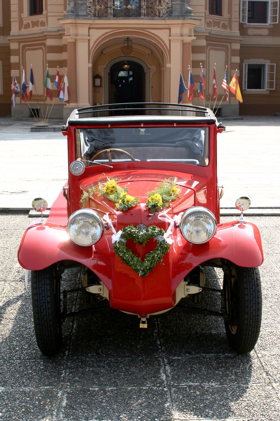 Decoration for the wedding car