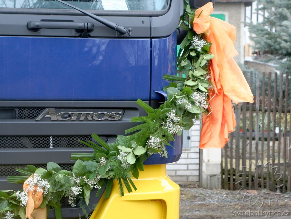 Decoration for the wedding car