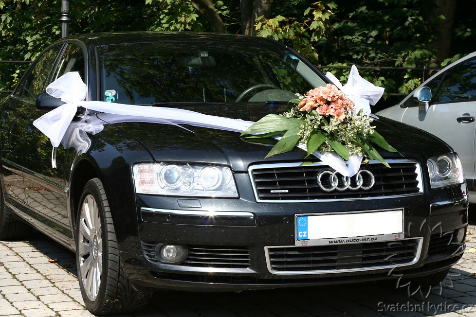 Decoration for the wedding car