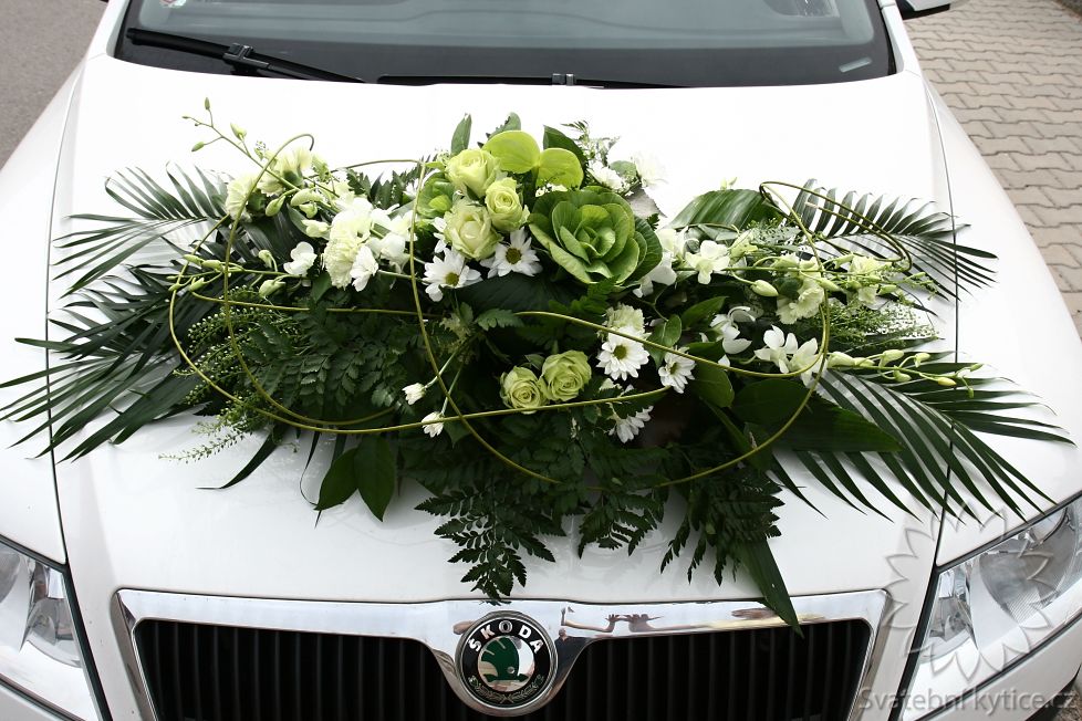 Decoration for the wedding car