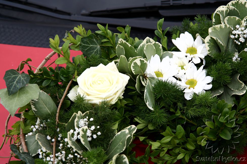 Decoration for the wedding car